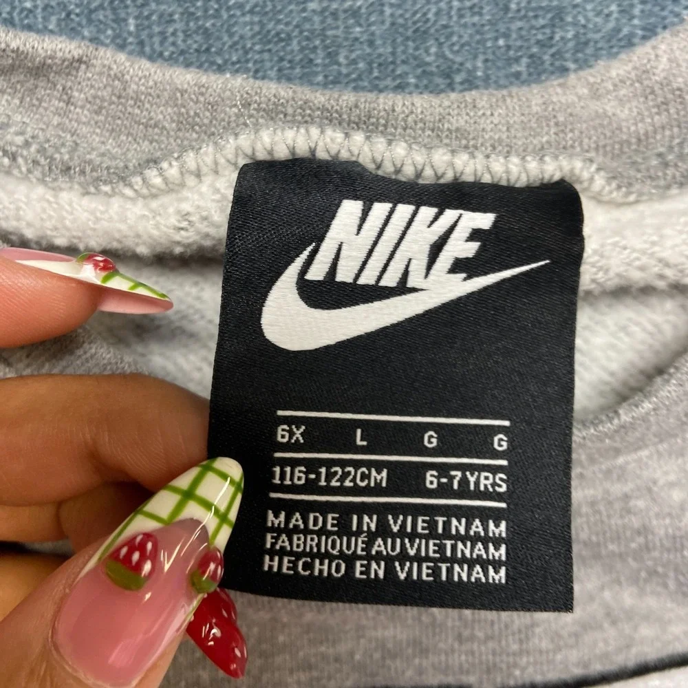 Nike sweatshirt girls